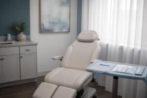 Illustration of an unoccupied medical examination room
